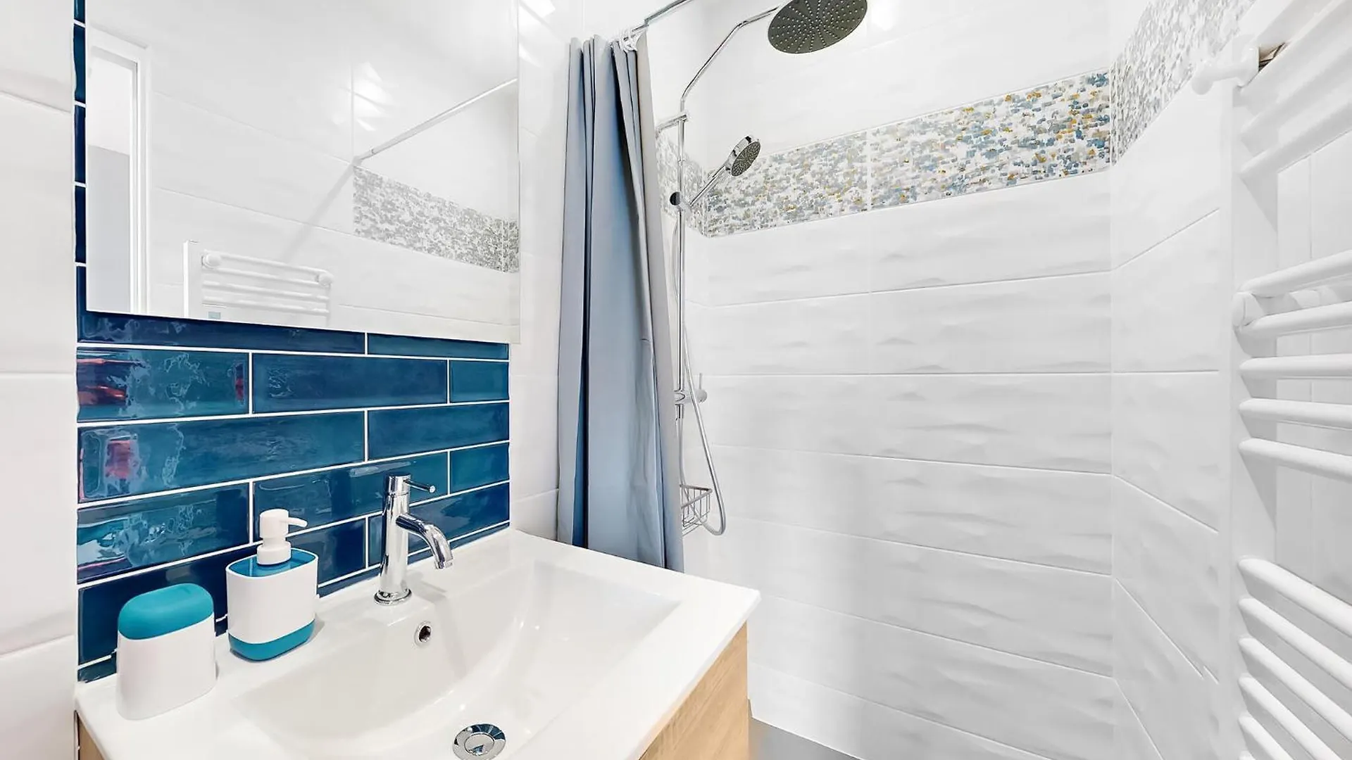 1 Bedroom Cozy Apartment In Melrand 프랑스