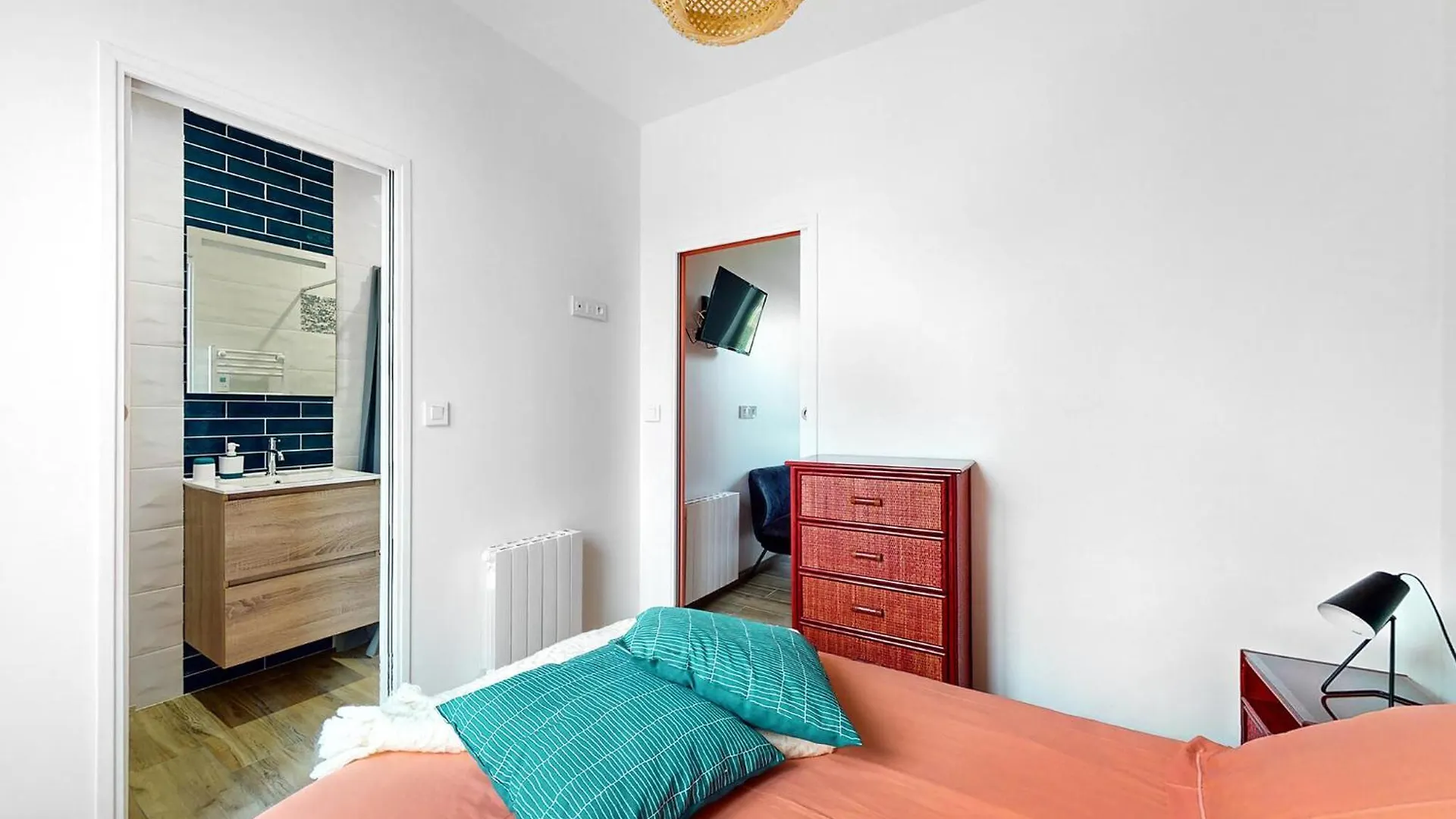 1 Bedroom Cozy Apartment In Melrand 0*,  프랑스